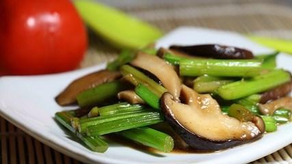 芹菜炒香菇